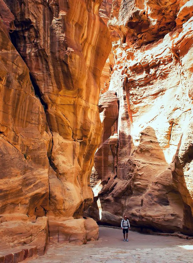 esta ciudad del desierto levantada hace 2000 años por los nabateos es el mayor tesoro de Jordania. 