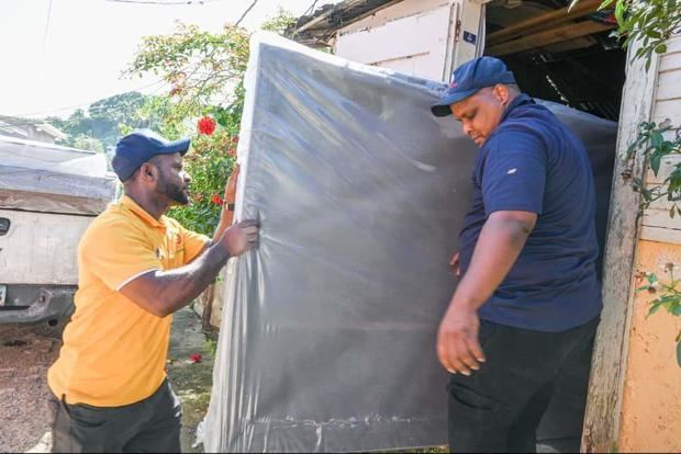 Las familias afectadas recibieron colchones, lavadoras, estufas, neveras, juegos de muebles, comedor, abanicos, licuadoras, televisores.