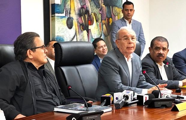 Danilo Medina exige pensiones justas para agrónomos.