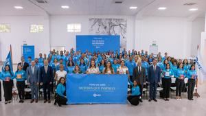 Foro Mujeres que Inspiran promueve liderazgo juvenil en Santiago