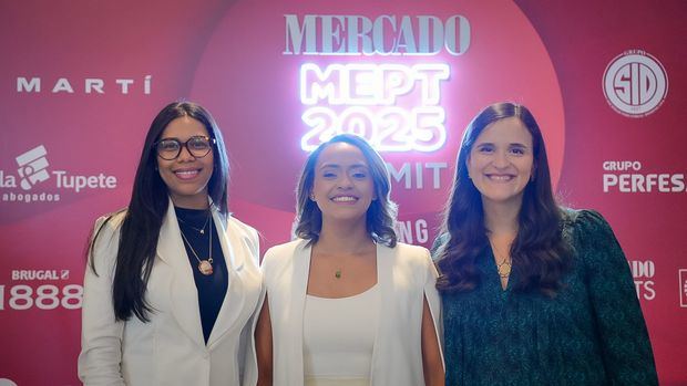 Ana Maria Martinez Luz Delgado y Carla Reyes.