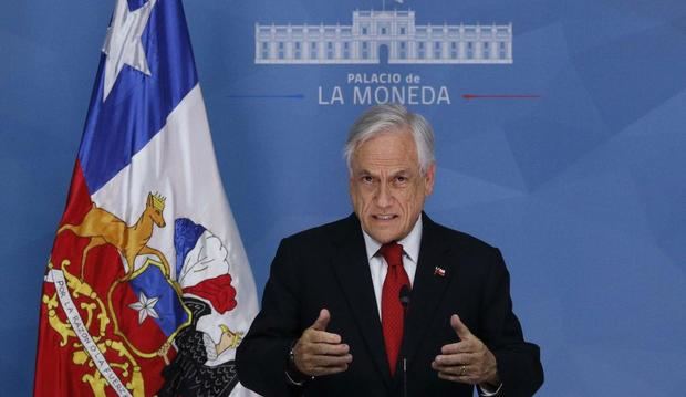 Piñera pide perdón y anuncia reforma de pensiones, salud, salarios y tarifas.