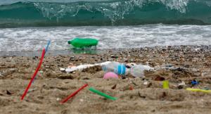 El reciclado de plástico no detendrá la contaminación marina, advierte ONG