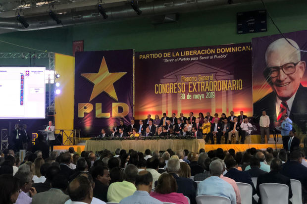 Medina y Fernández encabezan adecuación de estatutos del PLD a Ley de Partidos.