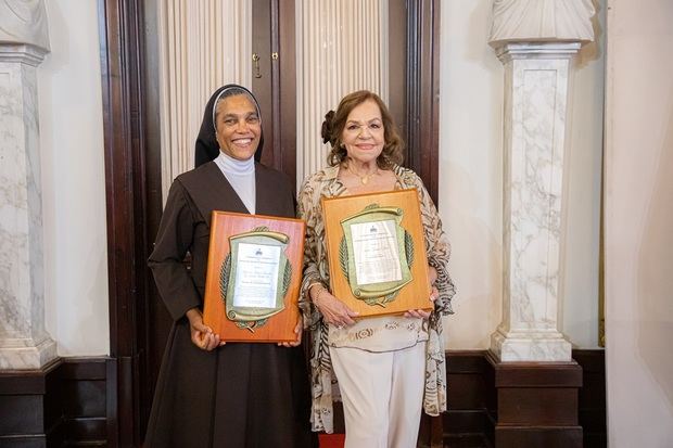 Galardonadas en el acto.