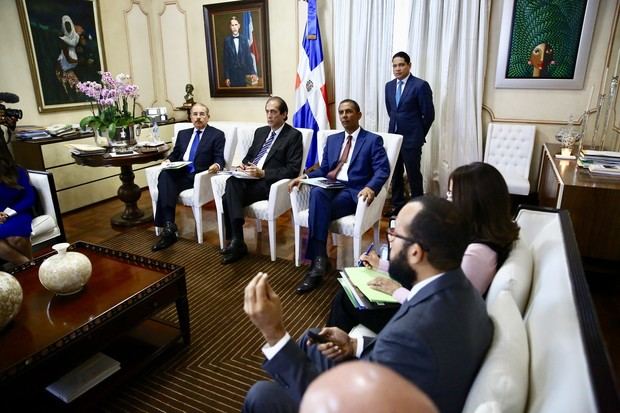 Reunión sostenida por el presidente Danilo Medina con los integrantes del programa de alfabetización, que coordina el Ministerio de la Presidencia.