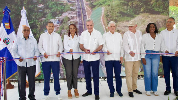 Presidente Luis Abinader inauguración carretera Samaná.