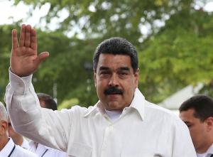 Maduro crea cartera de Comercio Interior y un ente económico en su partido