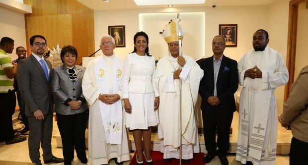 Primera dama inaugura capilla de Reside en La Nueva Barquita