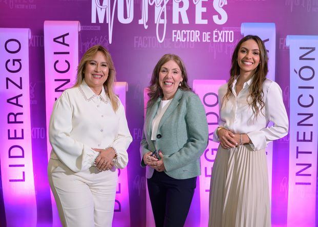 Isabel Figueroa de Rolo, Claudia Cárdenas y Arianna Rolo.