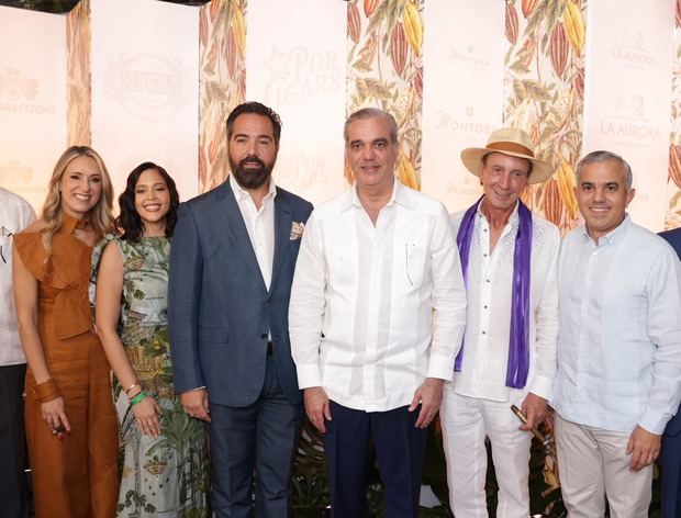 Raquel Quesada, Nirka Reyes, Ciro Cascella, presidente Luis Abinader Corona, Litto Gómez e Iván Hernández.