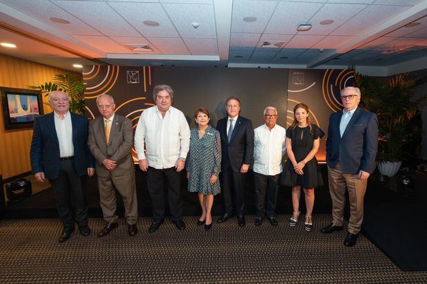 Pedro Esteva, José Marcelino Fernández, Manuel Fernández, Myrna Brugal, Gustavo Ariza, Luis López, Mónica Armenteros y David Fernández.