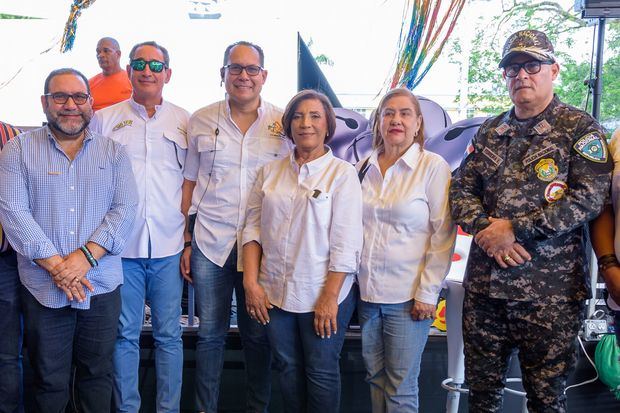 Principal. Ramón Rogelio Genao, Martín Duquela, Activil, Amparo Custodio, Luisa de la Mota y Gral. Juan Pablo Ferreira .