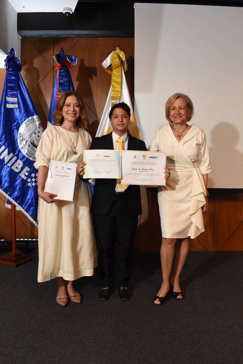 Fundación Farach celebra cuarta edición intercolegial de los Premios a la Oratoria Alejandro Farach Cruz