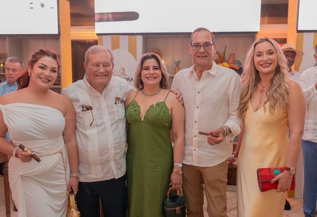 Michelle Amelia León, Hendrik Kelner, Michelle León, Guillermo León y Daniela León