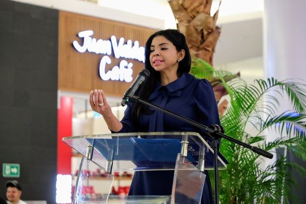 Procuradora Yeni Berenice Reynoso.