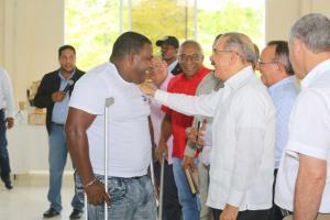 Presidente Medina apoya a productores con discapacidad en San Cristóbal
