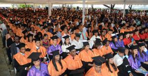 UASD realiza graduación de 905 nuevos profesionales