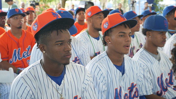 Los Mets de Nueva York celebran la graduación de 26 prospectos