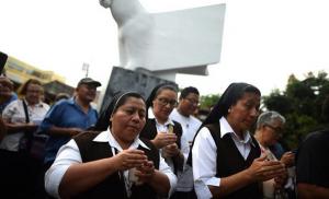 Centenares de personas protestan en Guatemala contra su presidente