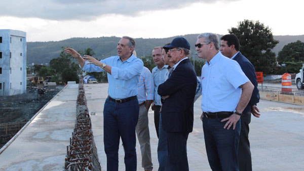 Danilo Medina inspecciona las construcciones 