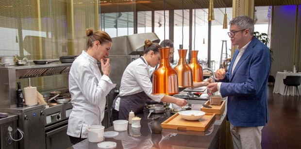 Imagen cedida por el grupo hostelero valenciano La Sucursal de su director, Javier de Andrés, y su hermana, la cocinera Miriam Andrés, que se encargará del contenido culinario de la Cité Internationale de la Gastronomie de Lyon, Francia, uno de los proyectos gastronómicos y culturales más grandes del país. 