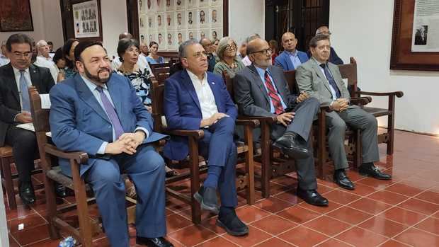 Público asistente a la puesta en circulación, boletin,¨Indices¨.