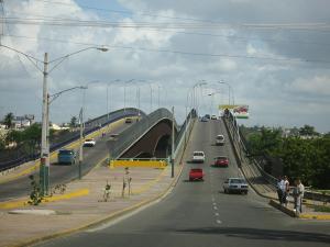 Obras Públicas ejecuta mantenimiento en puentes de Gran Santo Domingo