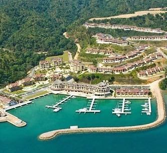 La cita tuvo lugar en Puerto Bahía, Samaná, en un evento que contó con las principales figuras turísticas del país.