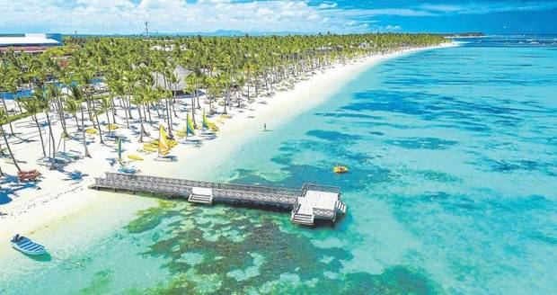 Playas vacías, hoteles cerrados, personas desempleadas, es la desoladora imagen que se repite una y otra vez en la paradisíaca Punta Cana.