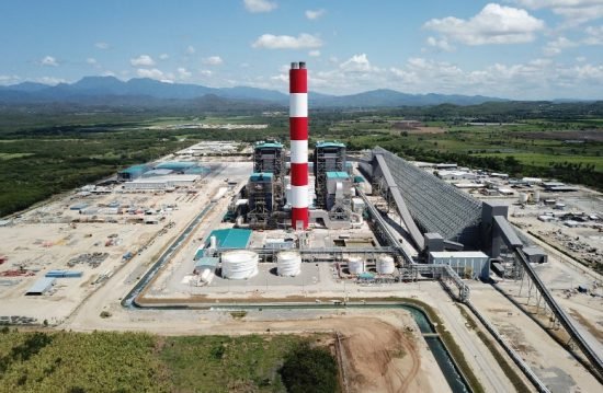 Punta Catalina Central Termoeléctrica que está integrada por dos unidades de generación eléctrica de  376 MW brutos cada una,  para un total de 752 MW brutos.