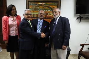 Nuevo ministro de Salud ofrece a Colegio Médico Dominicano trabajar en conjunto