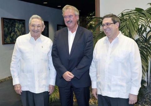 Castro recibe al canciller de Luxemburgo en medio de rumores de enfermedad