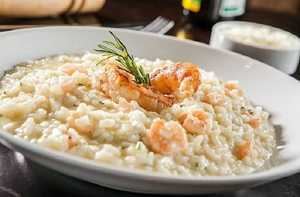 Celebra San Valentín con risotto de camarones