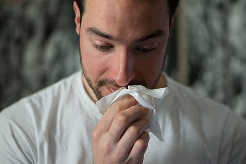 Según los expertos, las personas que sufren de enfermedades respiratorias son más propensas a presentar complicaciones.