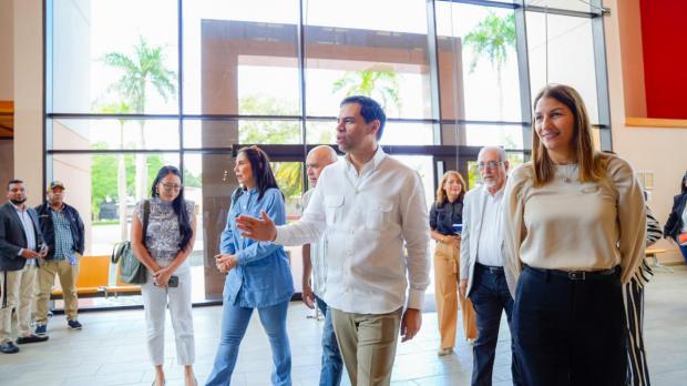Roberto Ángel supervisa obras y se reúne con gestores culturales de Santiago, SDE y PP