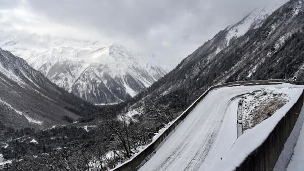 Una avalancha causa al menos 8 muertos en la región china del Tíbet.