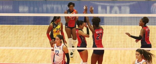 Equipo de voleibol femenino de República Dominicana derrotó este jueves a Puerto Rico en cinco sets, en la apertura del Norceca Champions Cup.