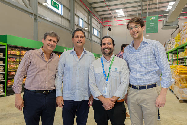 Representantes de la Fabril Transagricola y Grupo Ramos.