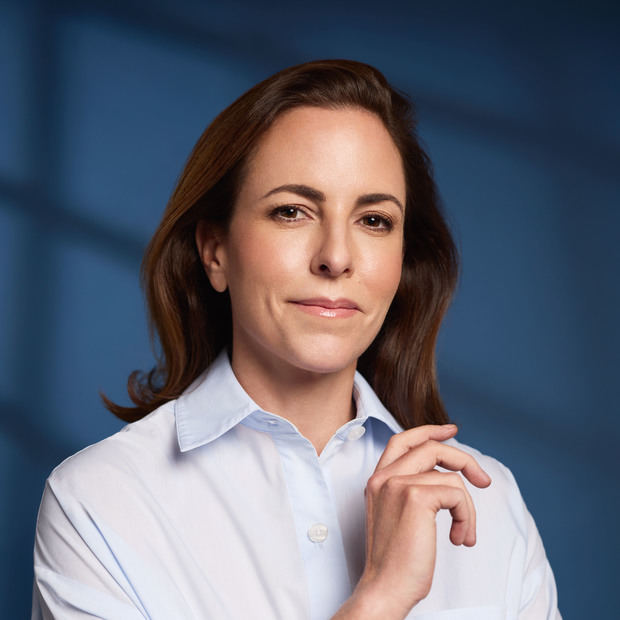 Retrato de Adriana Cisneros por Leslie Gabaldon.