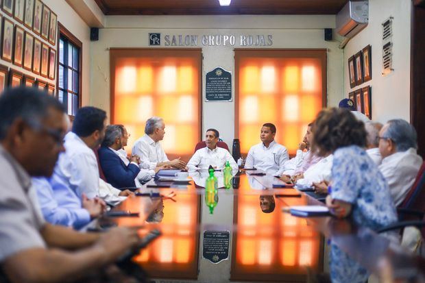 Luis Miguel De Camps estrecha vínculos en Espaillat