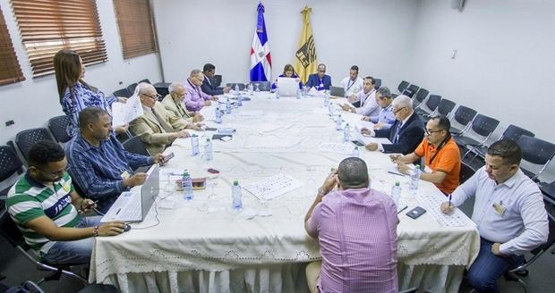La Junta Central Electoral (JCE), a través de su Dirección Nacional de Elecciones, inició este sábado con los delegados acreditados  el proceso de revisión y validación de las boletas automatizadas.