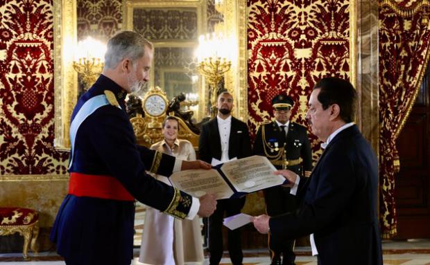 Tony Raful, nuevo embajador dominicano en España, presenta sus credenciales ante el rey Felipe VI
