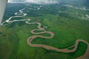 Desaparecen unas 500 personas al naufragar un convoy de barcos en Congo