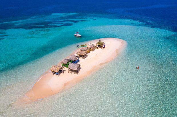 A Cayo Arena se le conoce también como Cayo Paraíso.