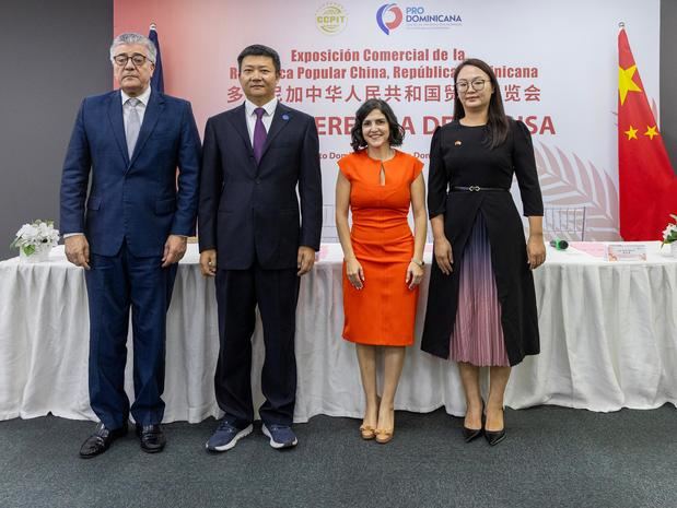Roberto Santana, Dai Gaosheng, Riviana Riveiro, Zhao Wenru.