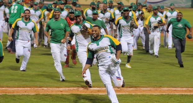 Robinson Cano, de las Estrellas Orientales. 