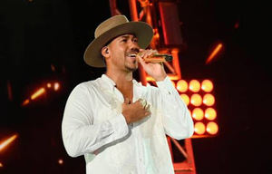 Arranca la “Gira del Pueblo” de Romeo Santos entre utopía y realidad
 