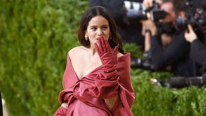 Rosalí­a lleva el mantón de Manila a la Met Gala de Nueva York