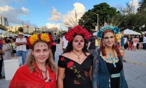 Miami se llena de esqueletos, catrinas y mariachis por el Día de Muertos
